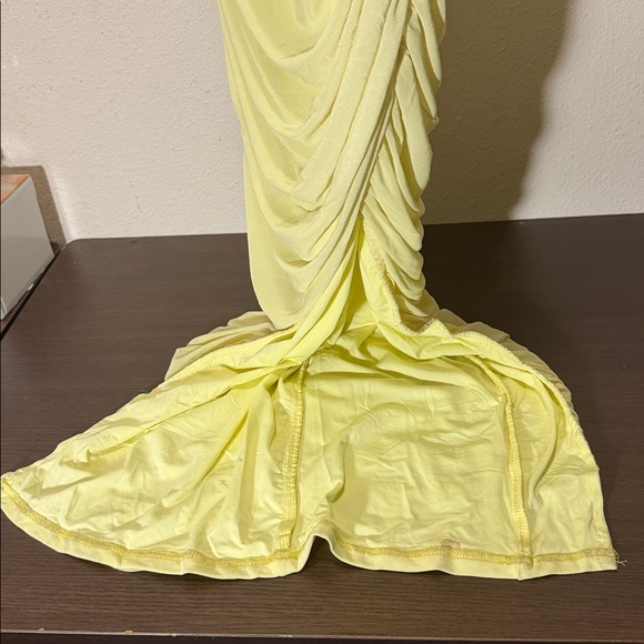 BABYBOO butter Yellow Ruched Maxi Dress. Size Medium NEW WITH TAGS - Picture 5 of 7